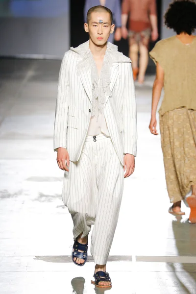 Look 32